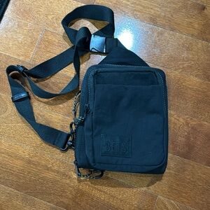 Beis Sport Sling in Black